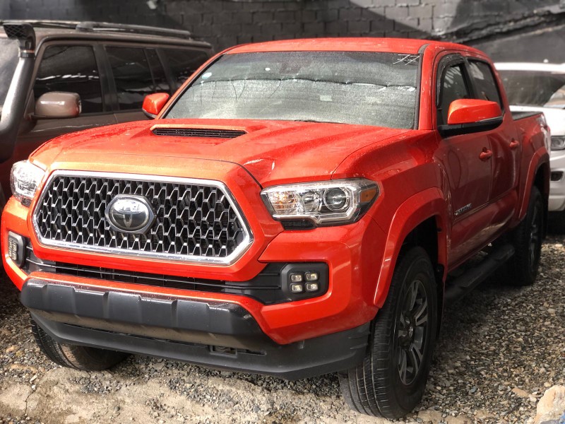 jeepetas y camionetas - Toyota tacoma 2018 recién importada clean 