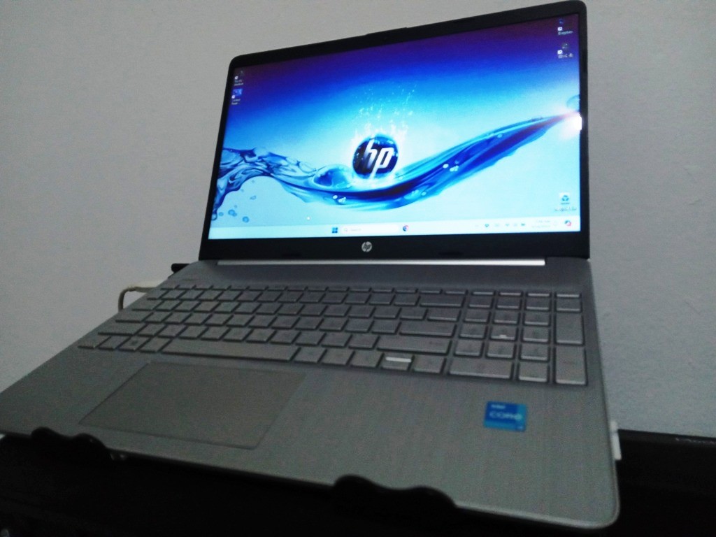 computadoras y laptops - Laptop HP i3 11va gen Touchscreen 16GBram 

