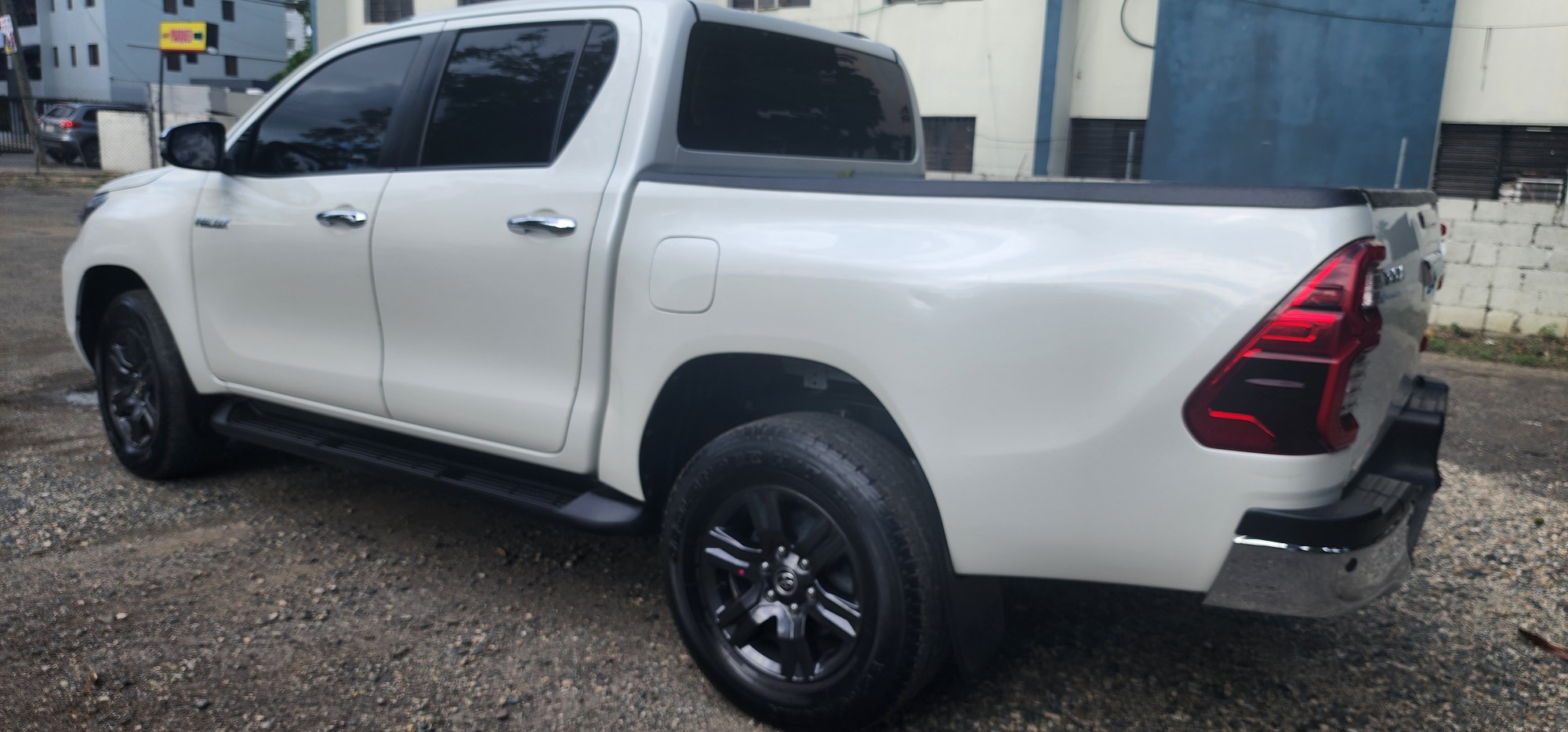 jeepetas y camionetas - Toyota hilux 2022 1