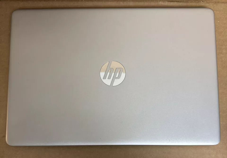 computadoras y laptops - HP 15 AMD Athlon Gold 3150U, 4 GB de RAM, 256SSD 5