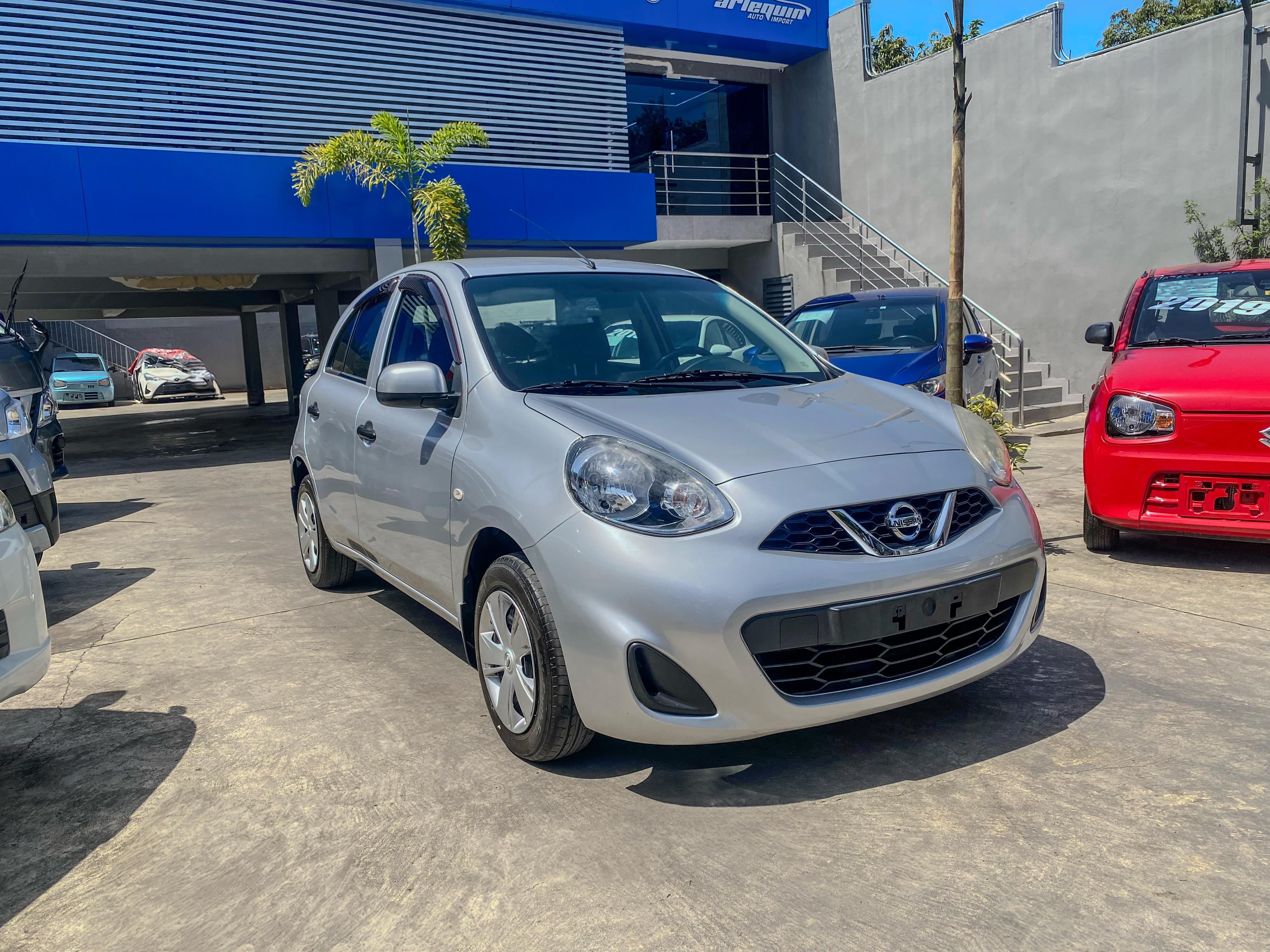 carros - 2018 Nissan March 3