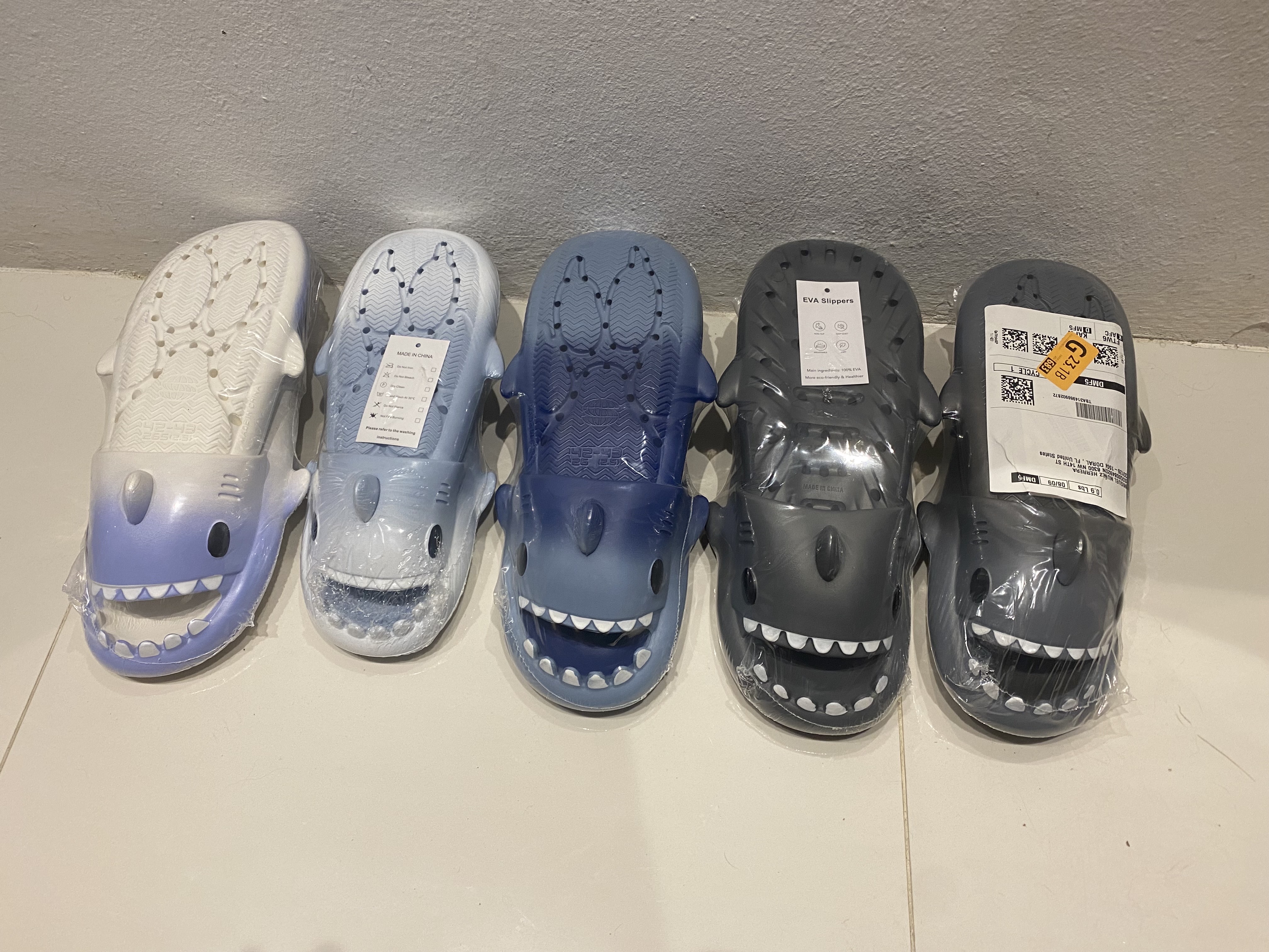 zapatos unisex - Chancletas de tiburón sharks slides con aletas removibles