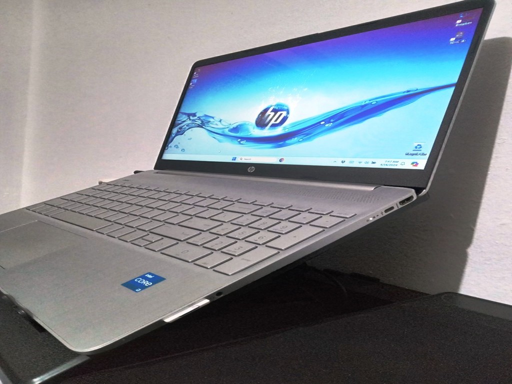 computadoras y laptops - Laptop HP i3 11va gen Touchscreen 16GBram 
 1