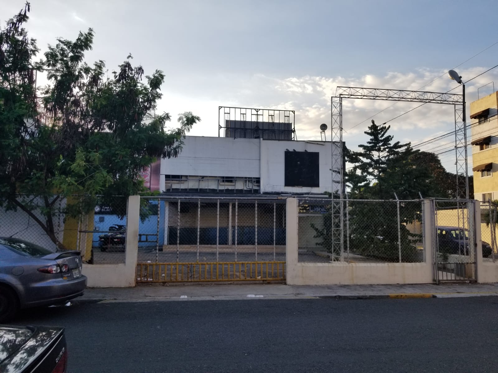 oficinas y locales comerciales - Propiedad Comercial 700 m2 2