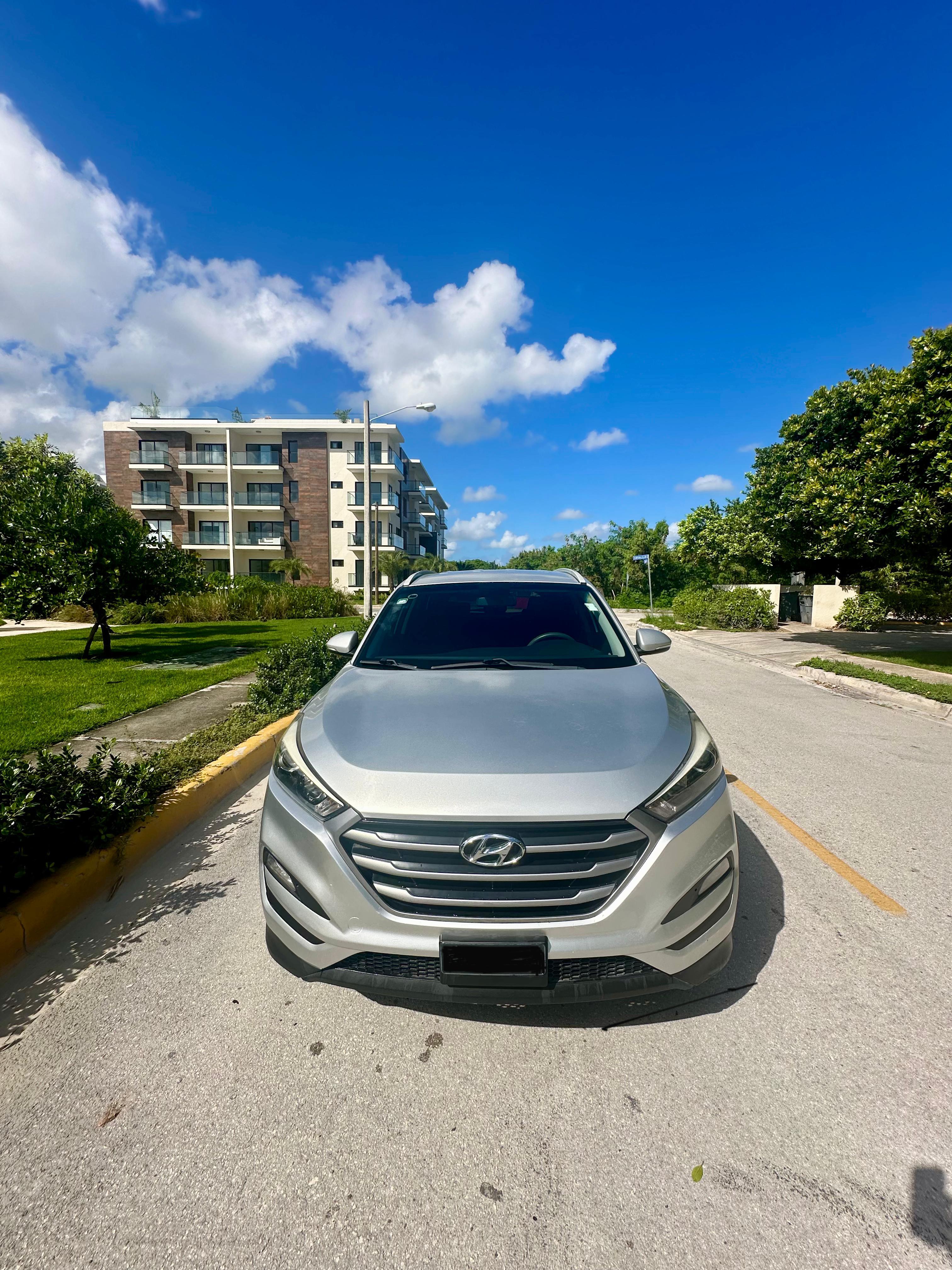 jeepetas y camionetas - Hyundai Tucson gris plata, año 2018 3