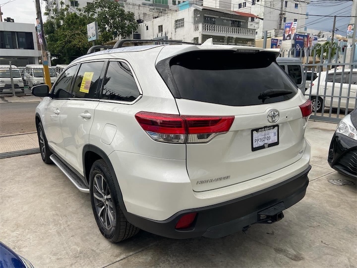 jeepetas y camionetas - TOYOTA HIGHLANDER XLE 2019 4