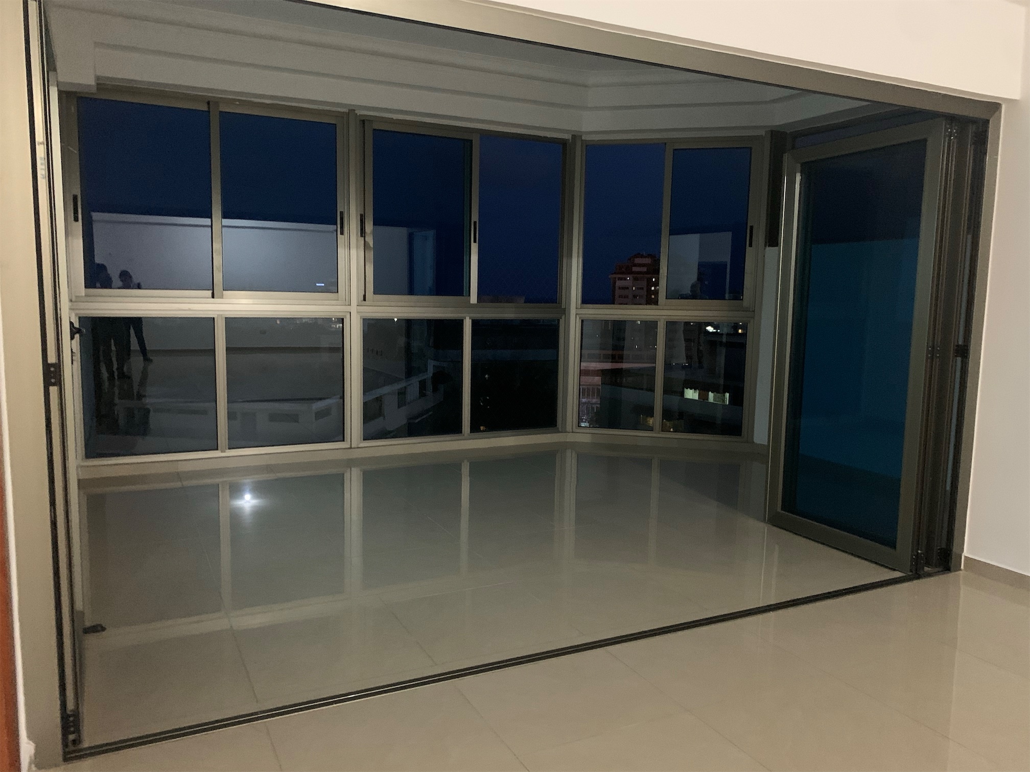 apartamentos - Vendo apto en La esperilla 255. Mts. 3 habitación 3.5 baños Balcon amplio 4