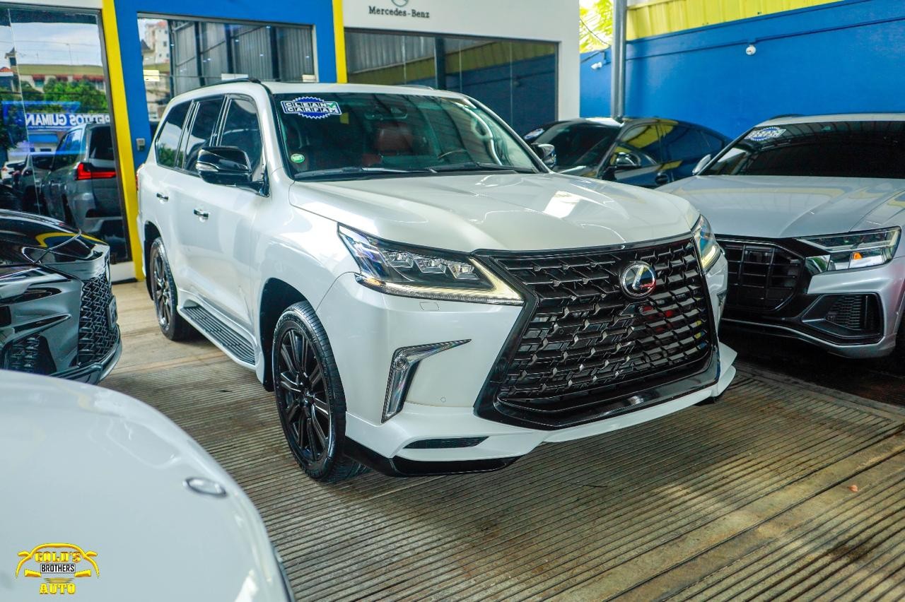 jeepetas y camionetas - Lexus LX570 2017 Clean Carfax