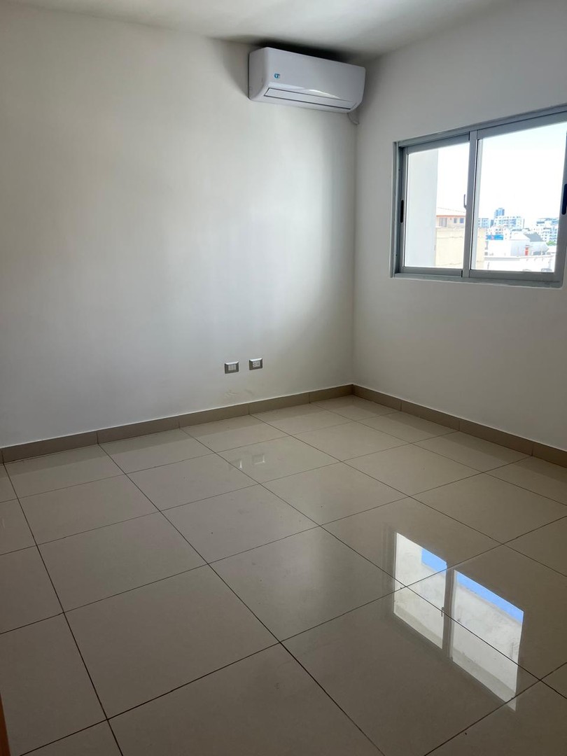 apartamentos - ALQUILO APTO de 1 HAB, 7MO. NIVEL, BALCON, TORRE ARMONIA 17 del ENS. PIANTINI 4