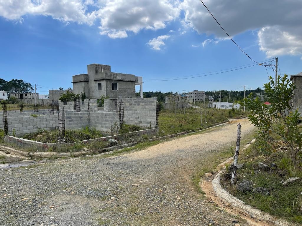 solares y terrenos - vendo solar con titulo en residencial doña luz santo domingo