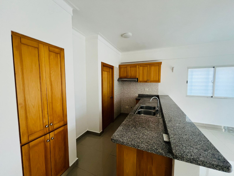 apartamentos - Apartamento en Alquiler en los Restauradores 2H, 2.5B, 2P 2