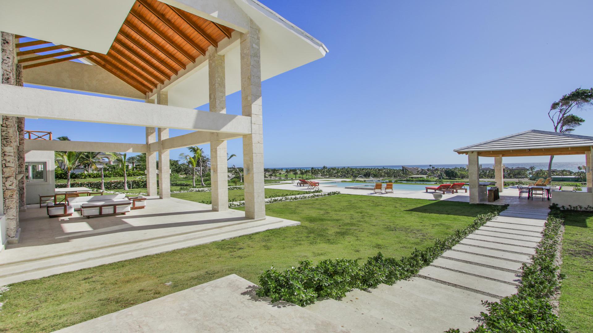 casas vacacionales y villas - Villa Majestuosa en Cap Cana 6 Habitaciones, Vista al Mar y Golf, Punta Espada 9