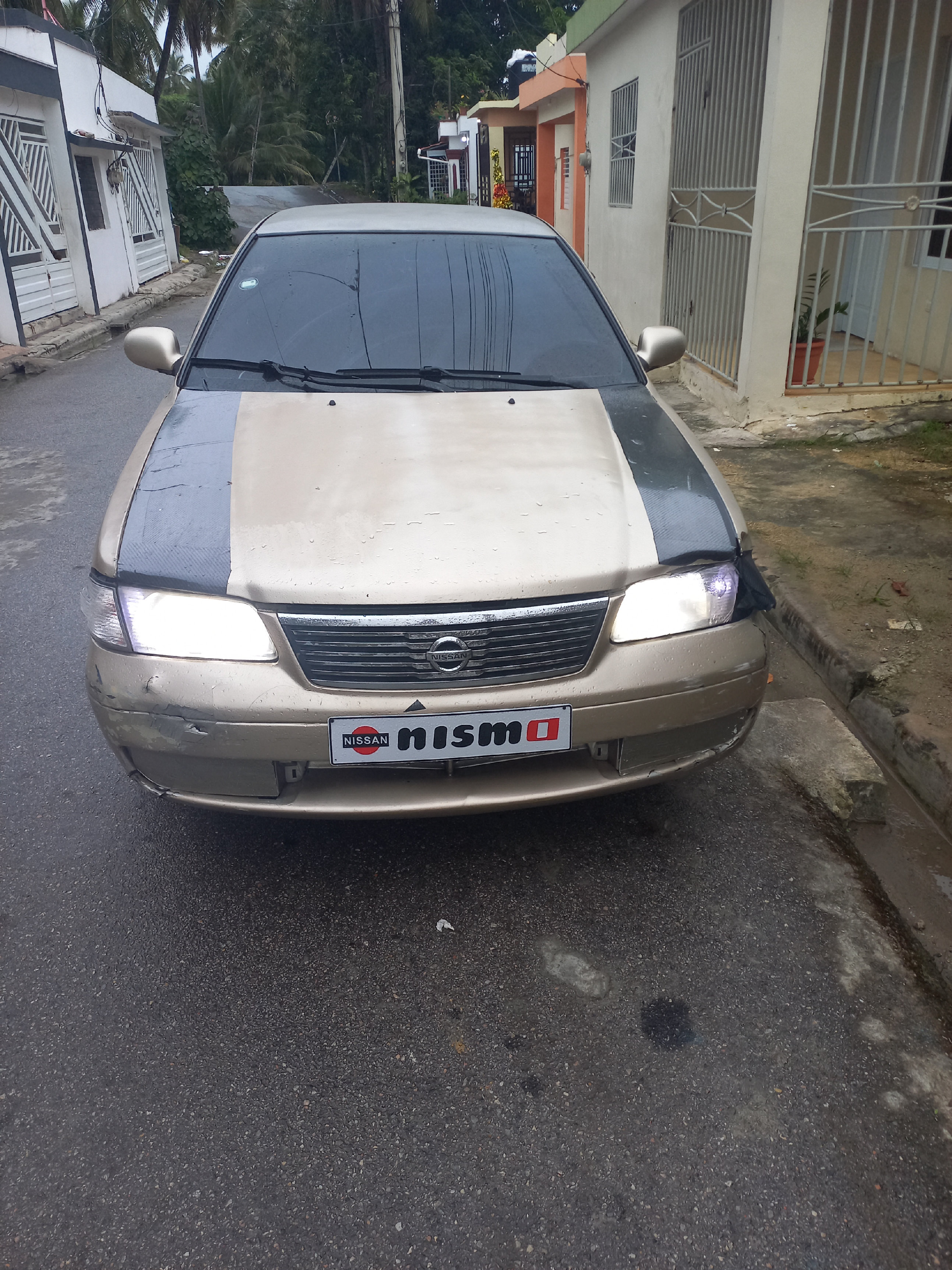 carros - nissan sunni 2004 solo detaye de pintura 