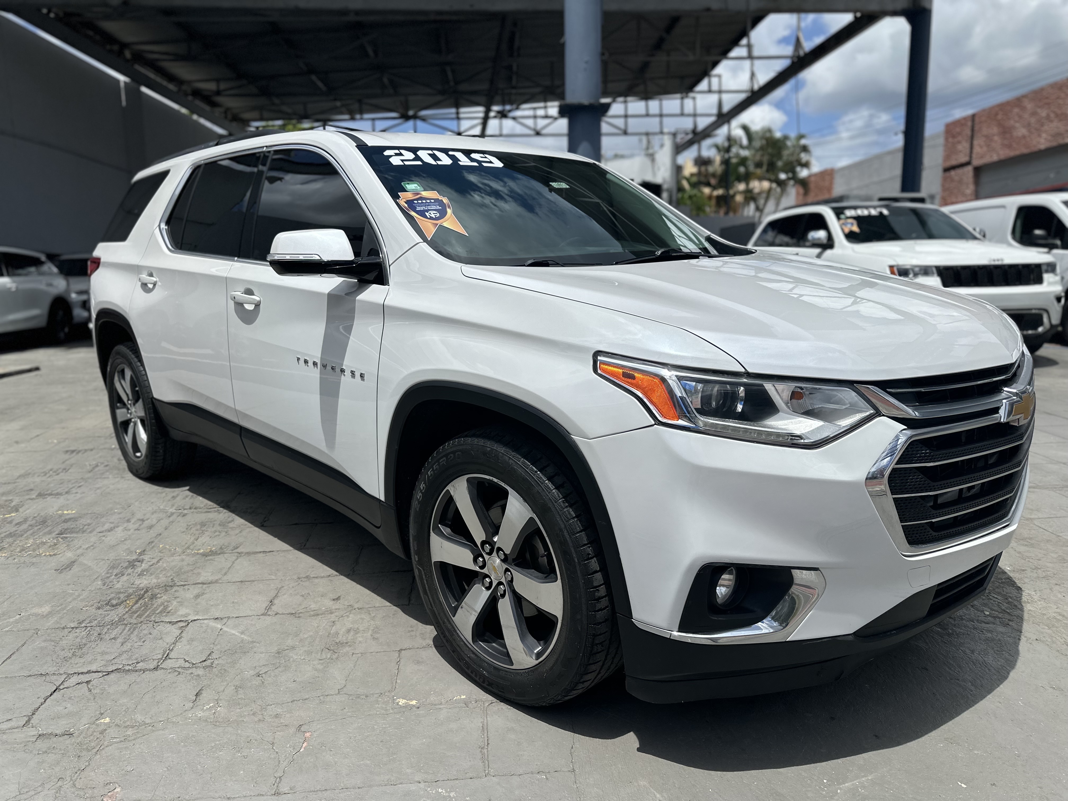 jeepetas y camionetas - CHEVROLET TRAVERSE LT 2019 4