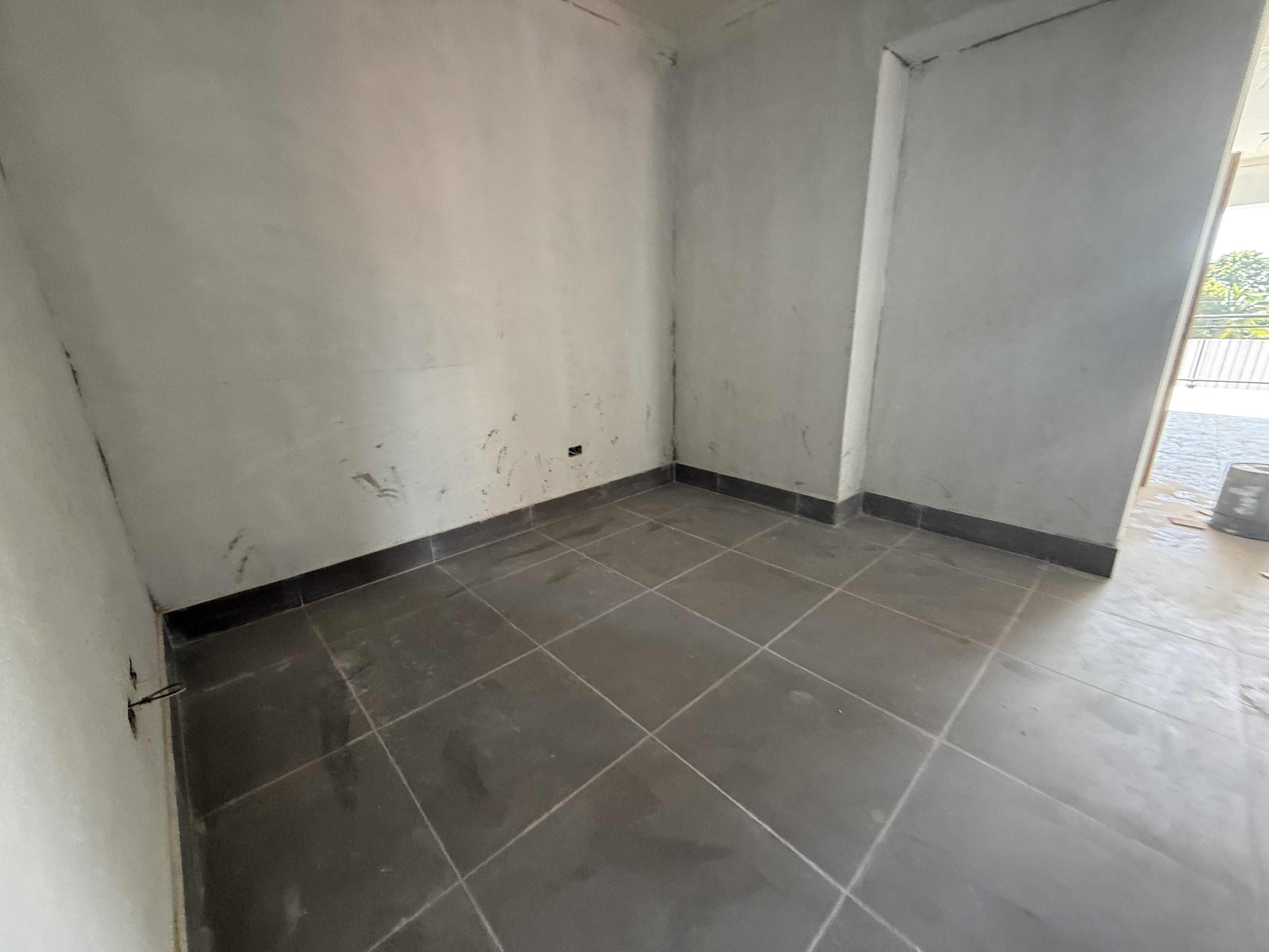 apartamentos - Vendo nuevo jardines del sur tres hab con baño dos 2