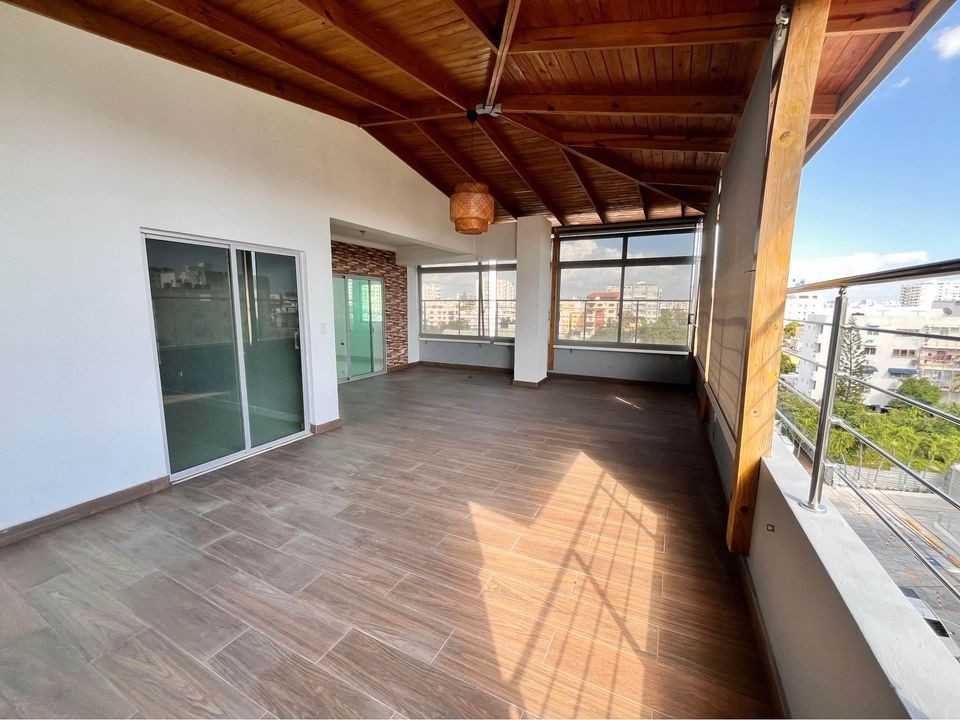 casas - Penthouse de 3 niveles, , Ascensor y 3 Parqueos.(C/ Luis F. Thomen en el Millon 6