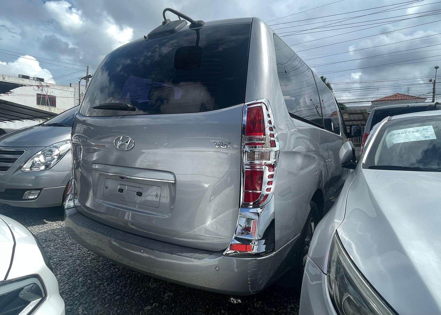 jeepetas y camionetas - HYUNDAI STAREX 2017 GRIS 3