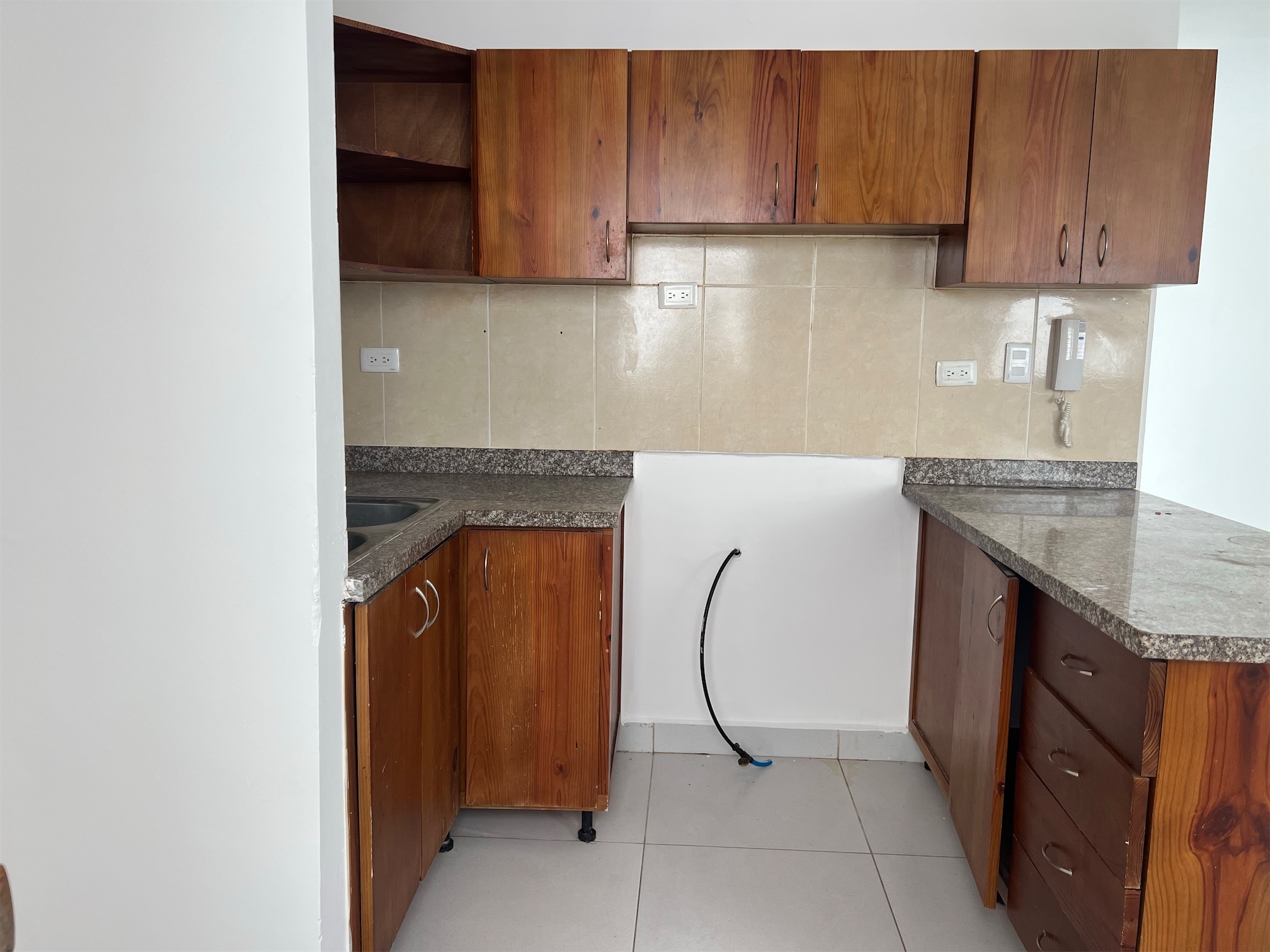 apartamentos -  segundo nivel en el Residecial palma real. Buen precio de oferta  3