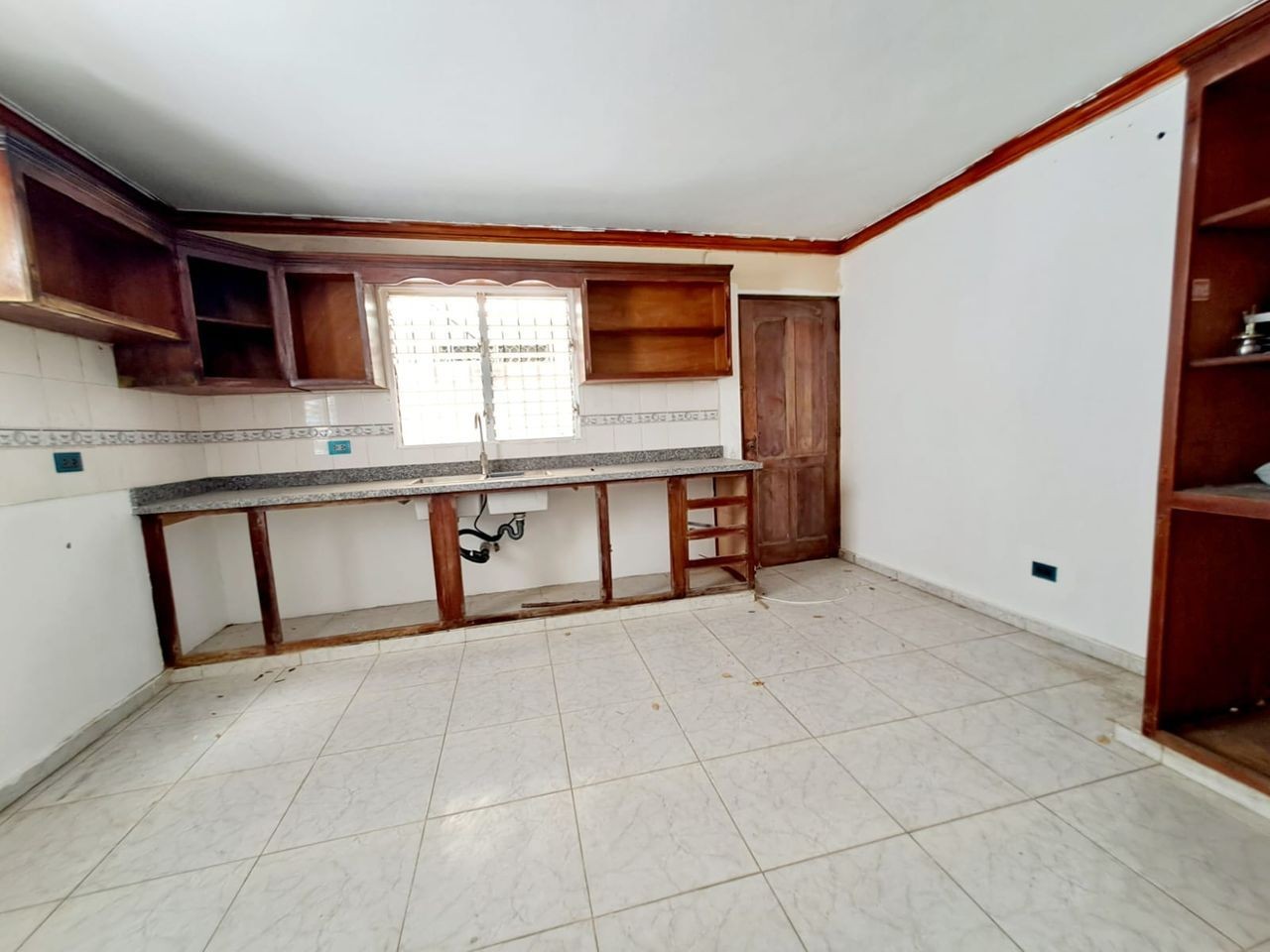 casas - Casa de 2 niveles en ala Rosa ll  2