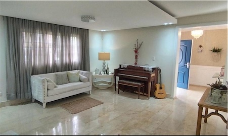 casas - Vendo Casa de 3 niveles en Arroyo Hondo III
420 metros de terreno Santo Domingo  4
