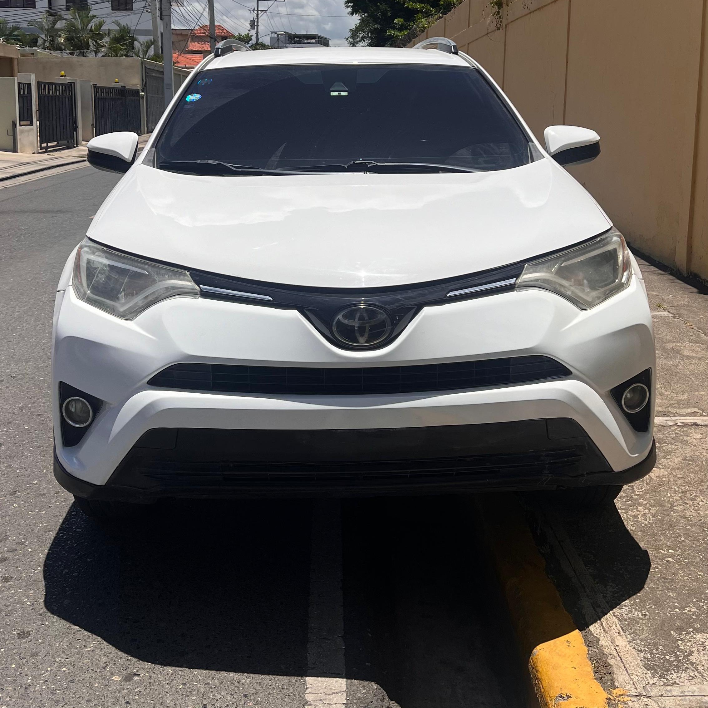 jeepetas y camionetas - Toyota rav4 2017 0