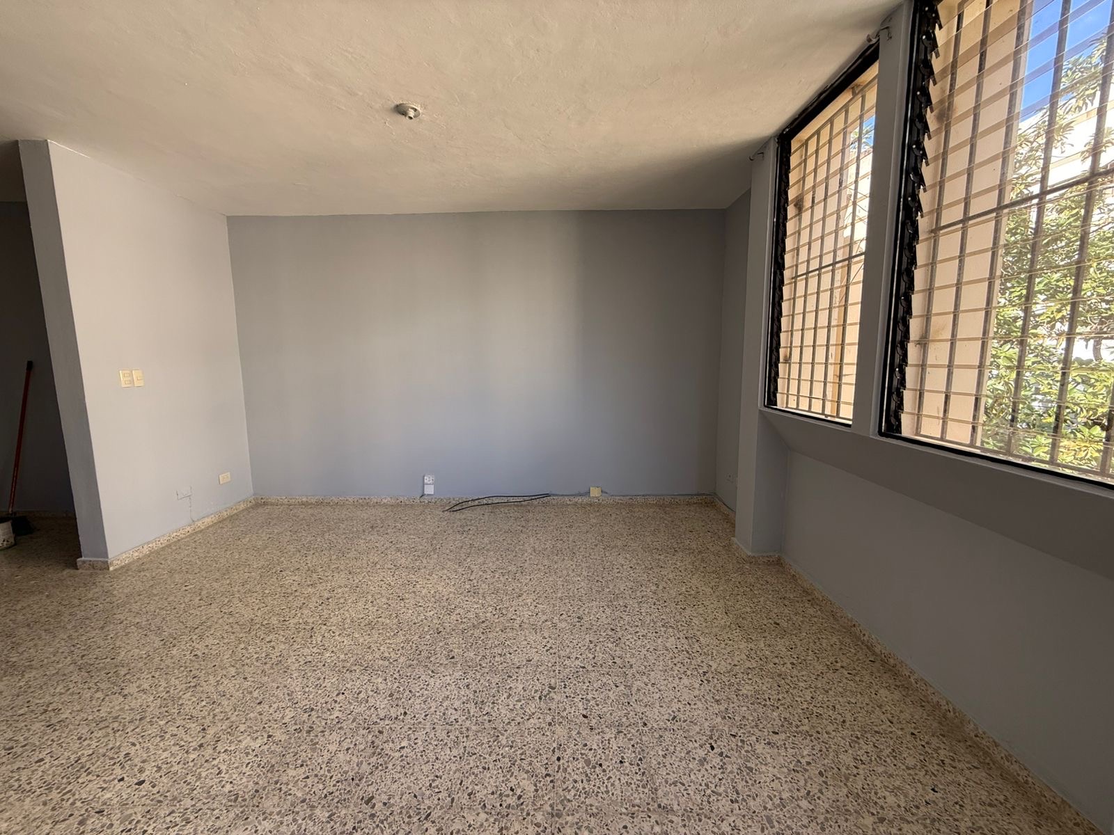 apartamentos - hermoso apartamento en una buena zona y céntrico en el mirador sur  4