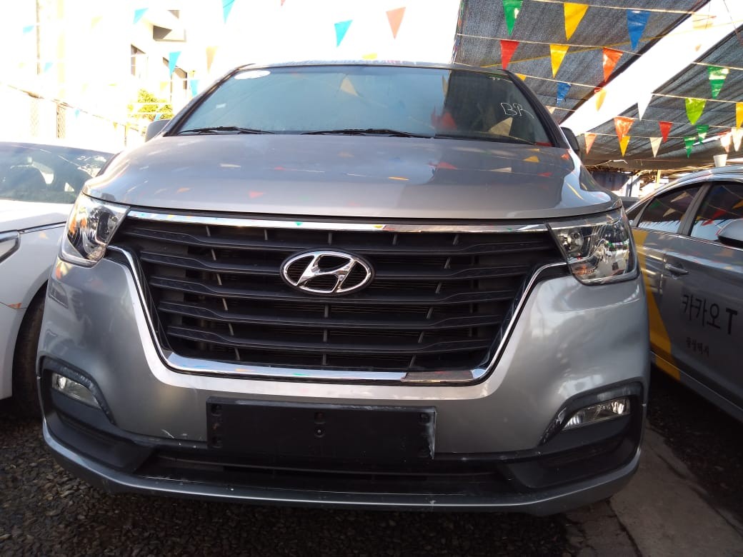 jeepetas y camionetas - HYUNDAI GRAND STAREX CAJA NUEVA 2018 GRIS 1