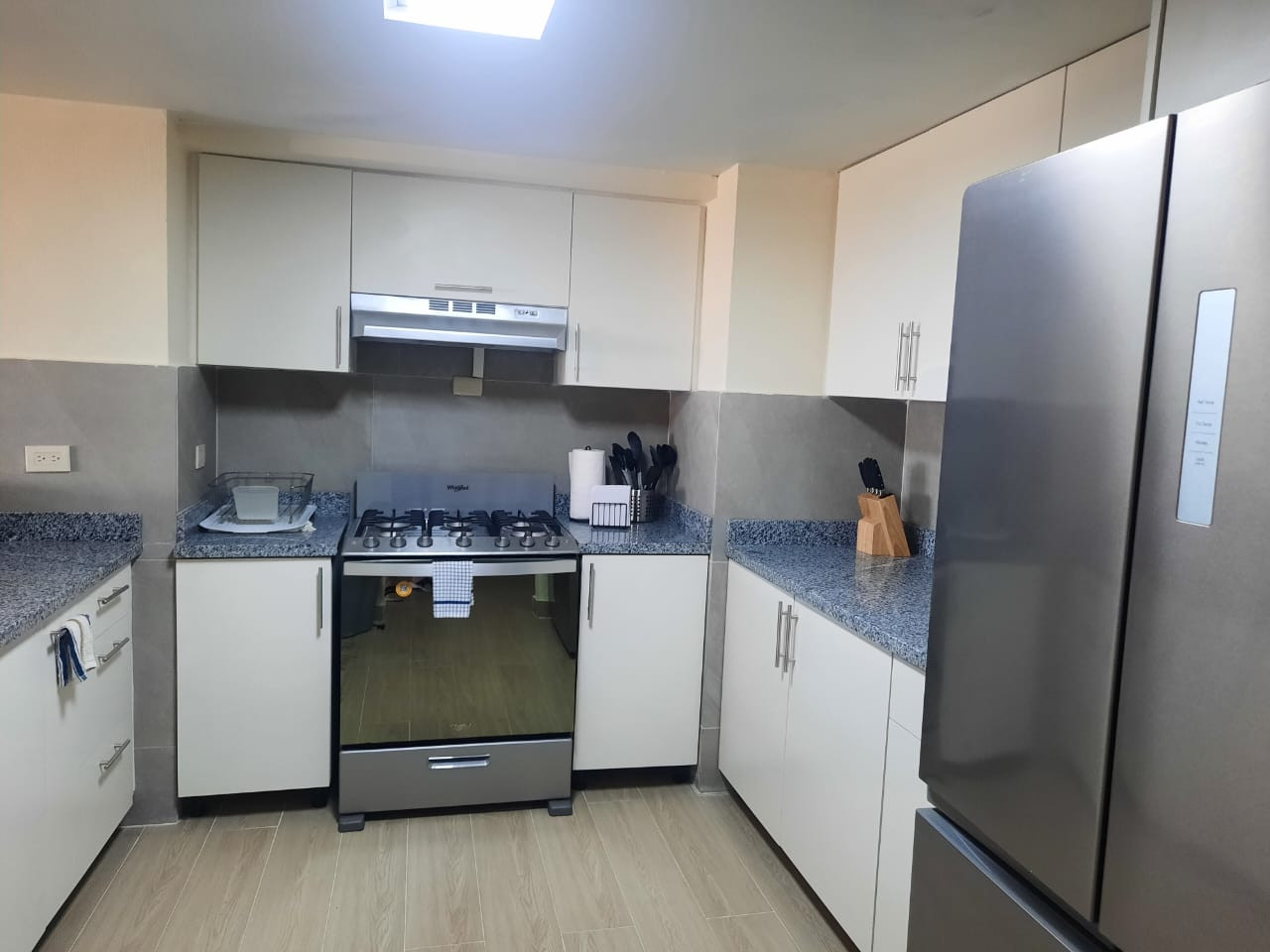 apartamentos - Se alquila, Apartamento 2Hab Amueblado en Piso Alto SUper Centrico en Naco  6