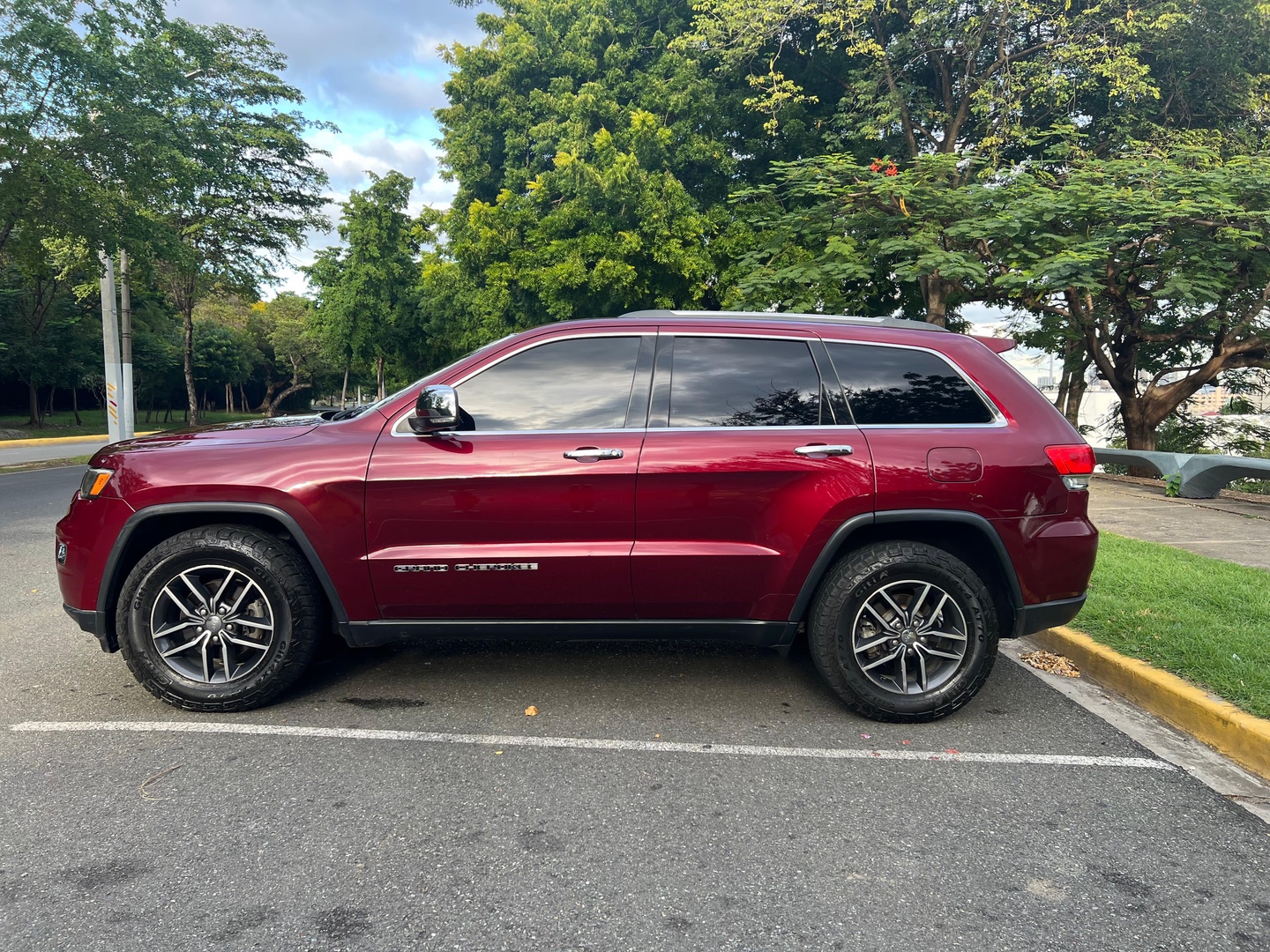 jeepetas y camionetas - Jeep Grand Cherokee limited, 4x4 (2017) 3