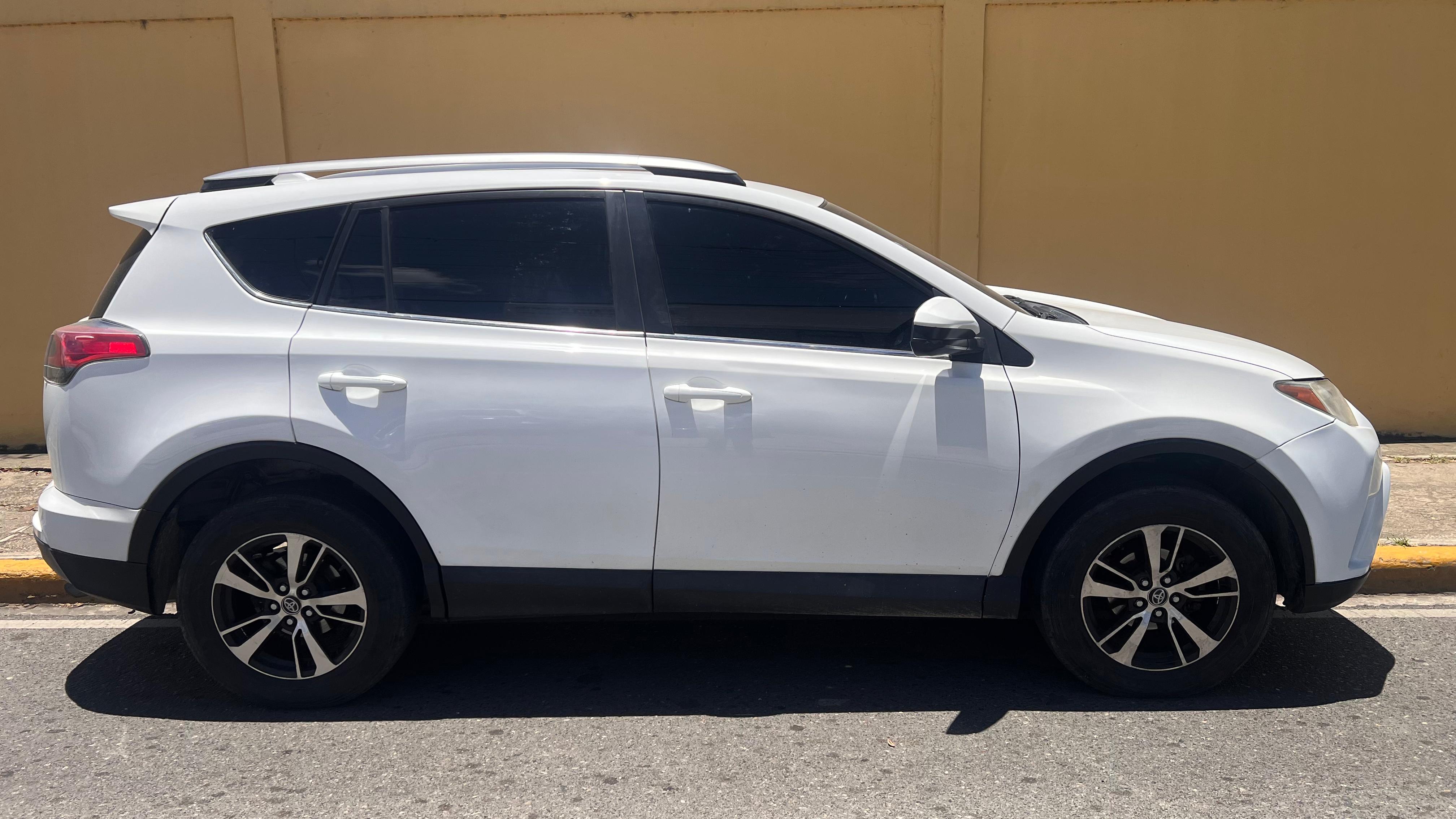 jeepetas y camionetas - Toyota rav4 2017 1