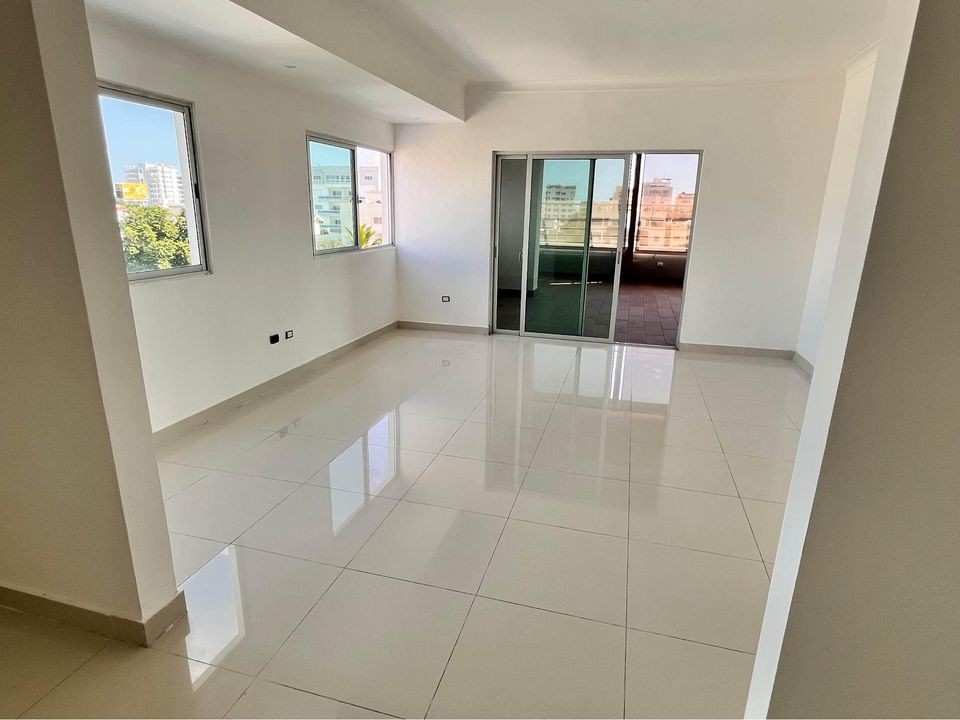 casas - Penthouse de 3 niveles, , Ascensor y 3 Parqueos.(C/ Luis F. Thomen en el Millon 5