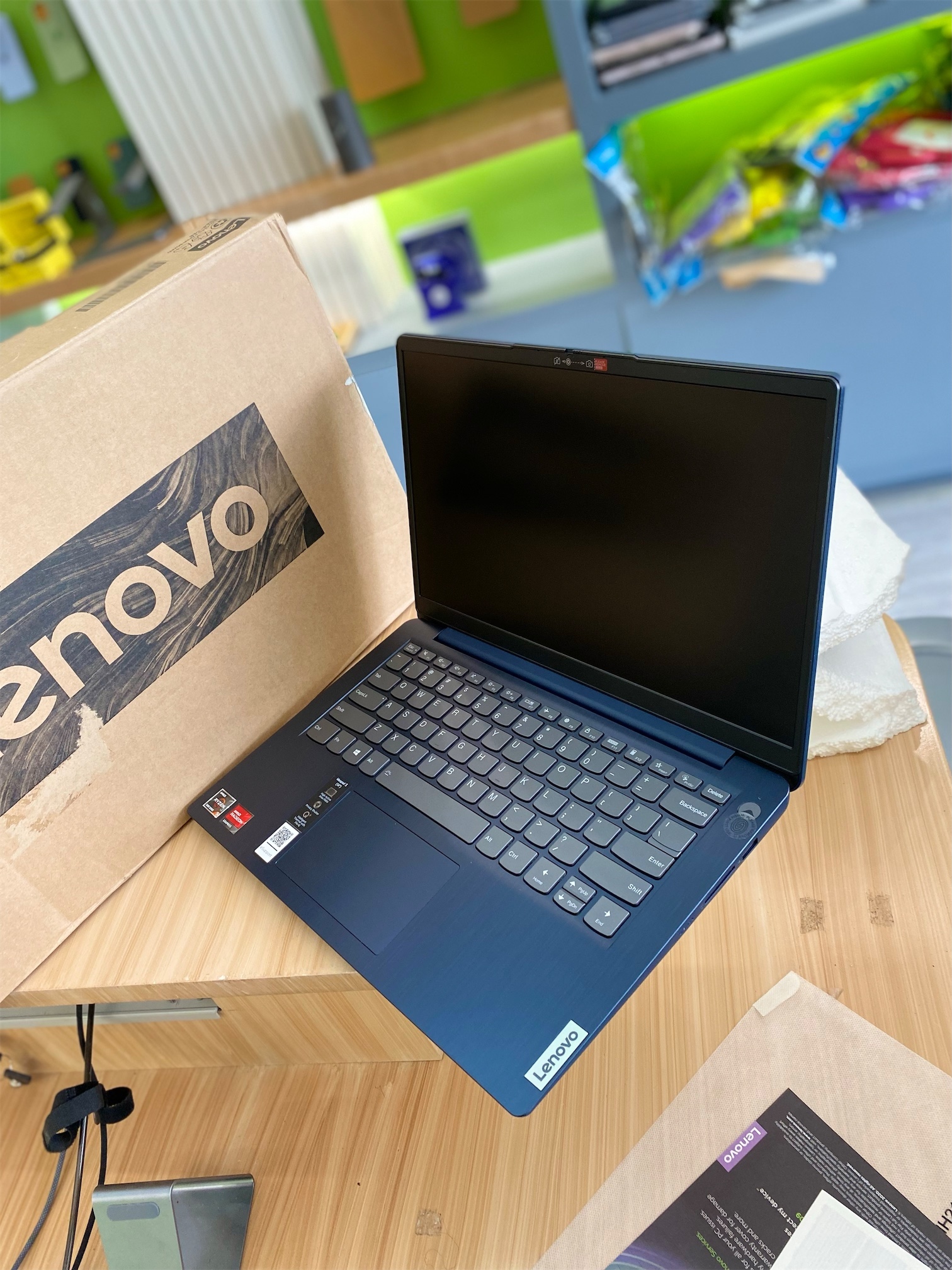 computadoras y laptops - Laptop lenovo ideapad 3 AMD RYZEN 5 8Gb de ram 256Gb SSD 14 pulgada nueva 0