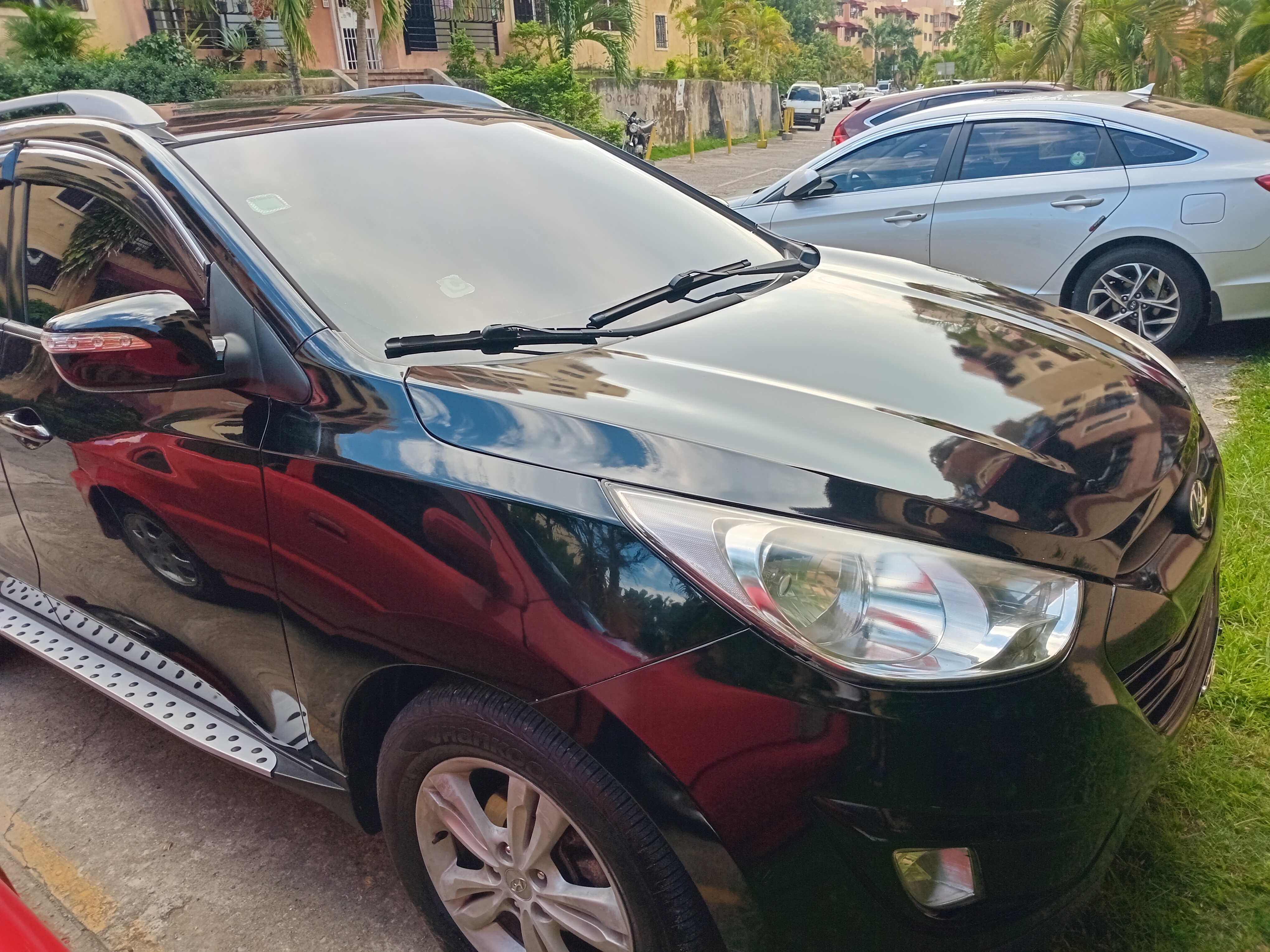 jeepetas y camionetas - Hyundai Tucson 2013. RD$630,000. Incluye traspaso  5