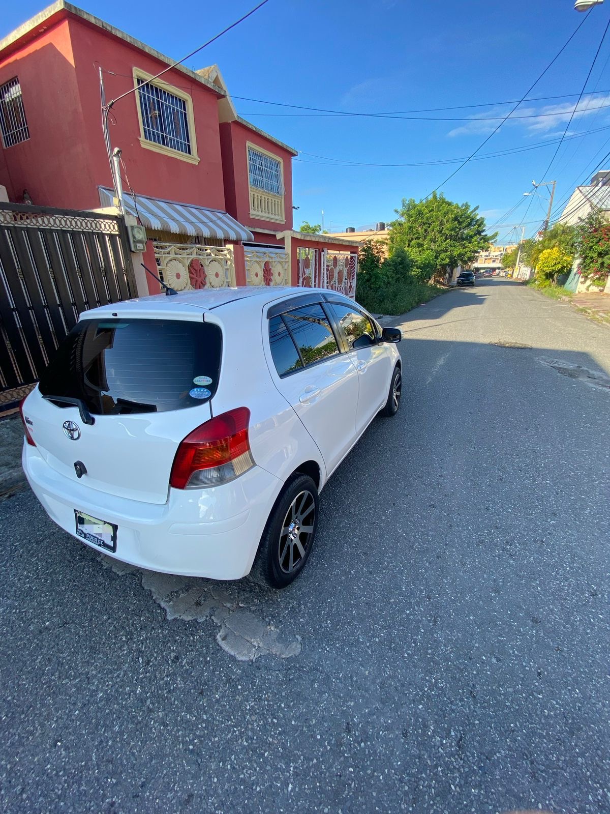 carros - TOYOTA VITZ 2010 BLANCO 3