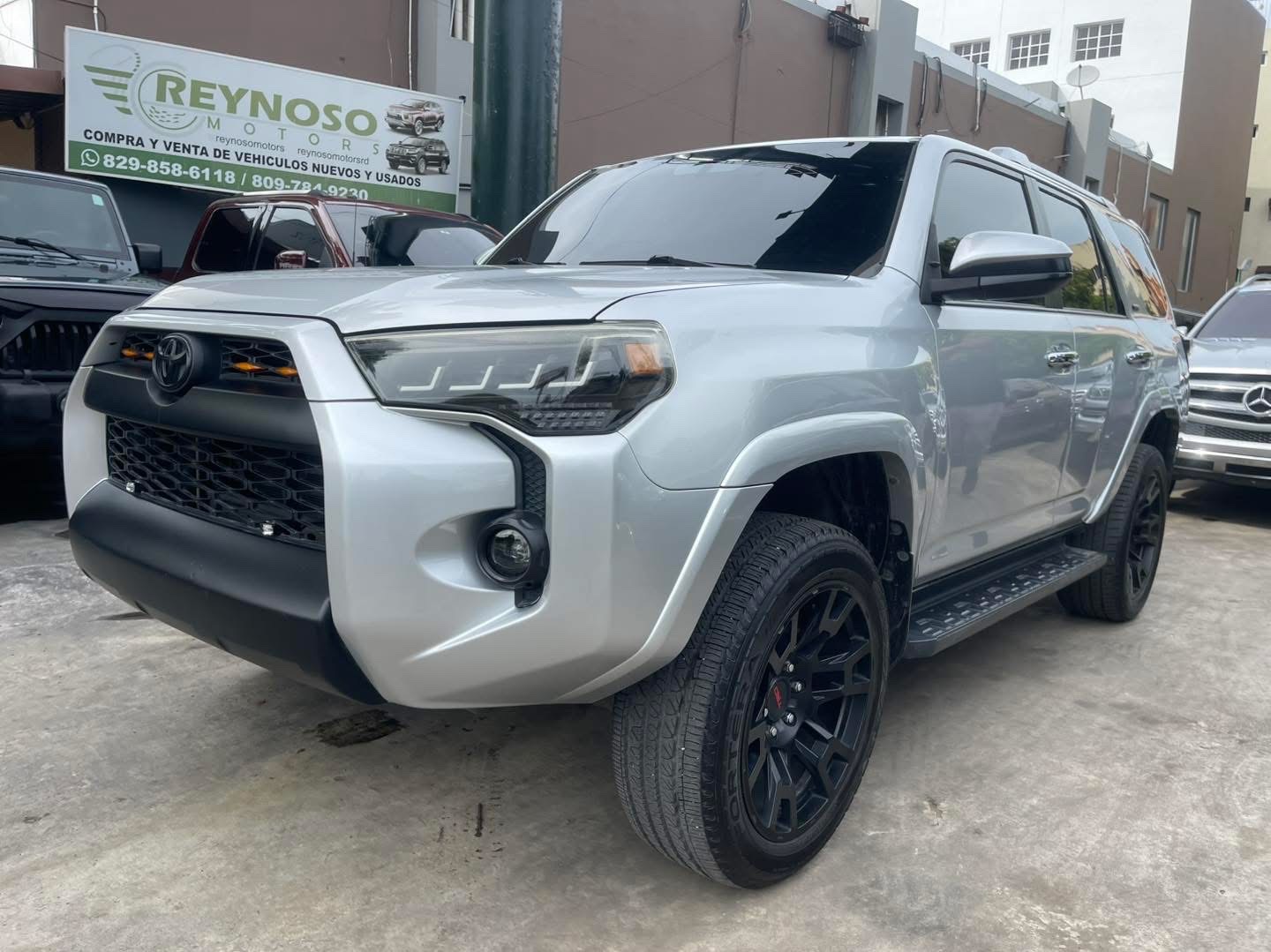 jeepetas y camionetas - TOYOTA 4RUNNER SR5 2014 1