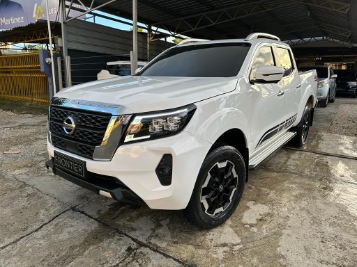 jeepetas y camionetas - Montate en esta super Nissan frontier LE 2022 4x4 excelente condiciones 