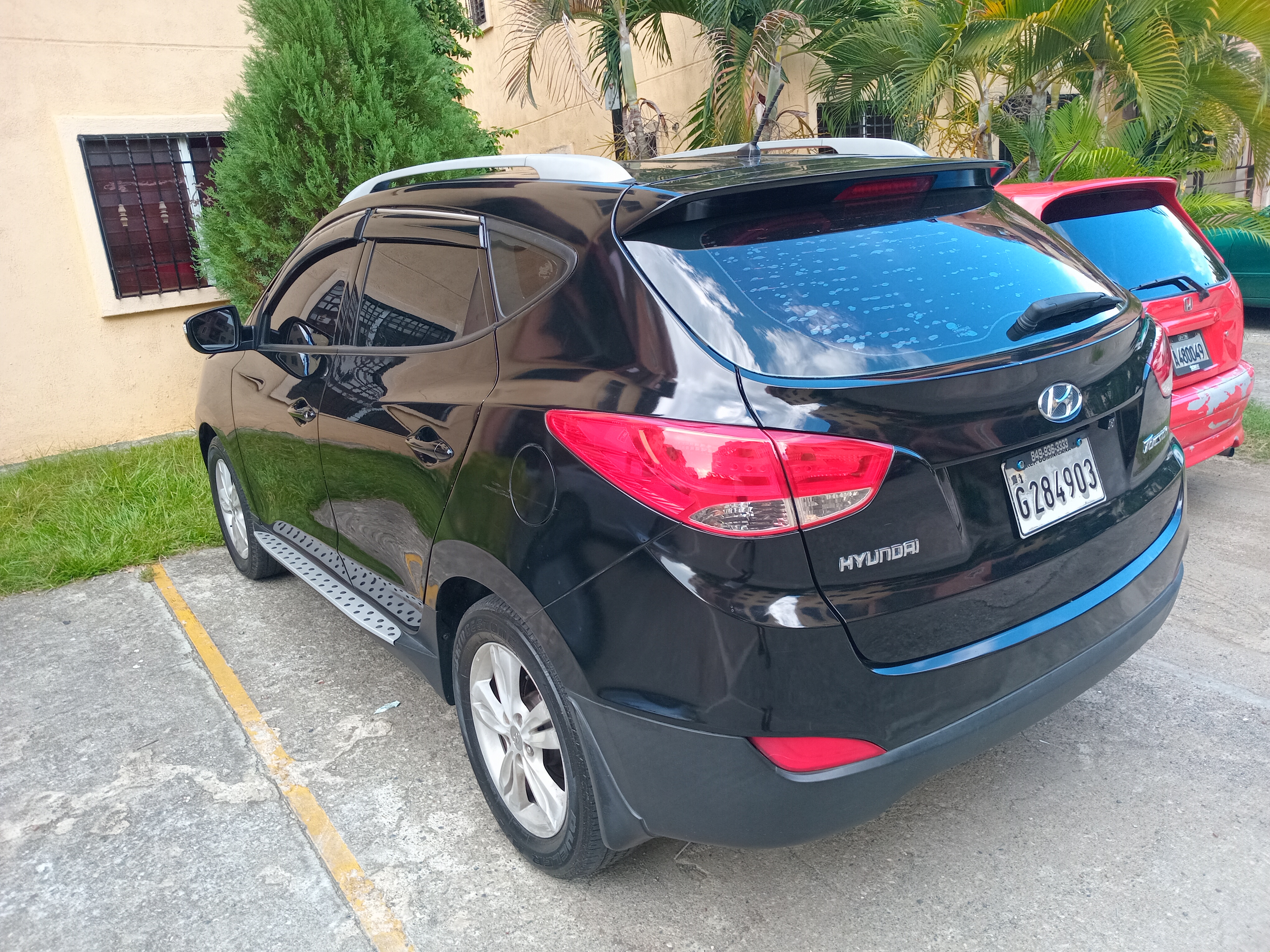 jeepetas y camionetas - Hyundai Tucson 2013. RD$630,000. Incluye traspaso  6