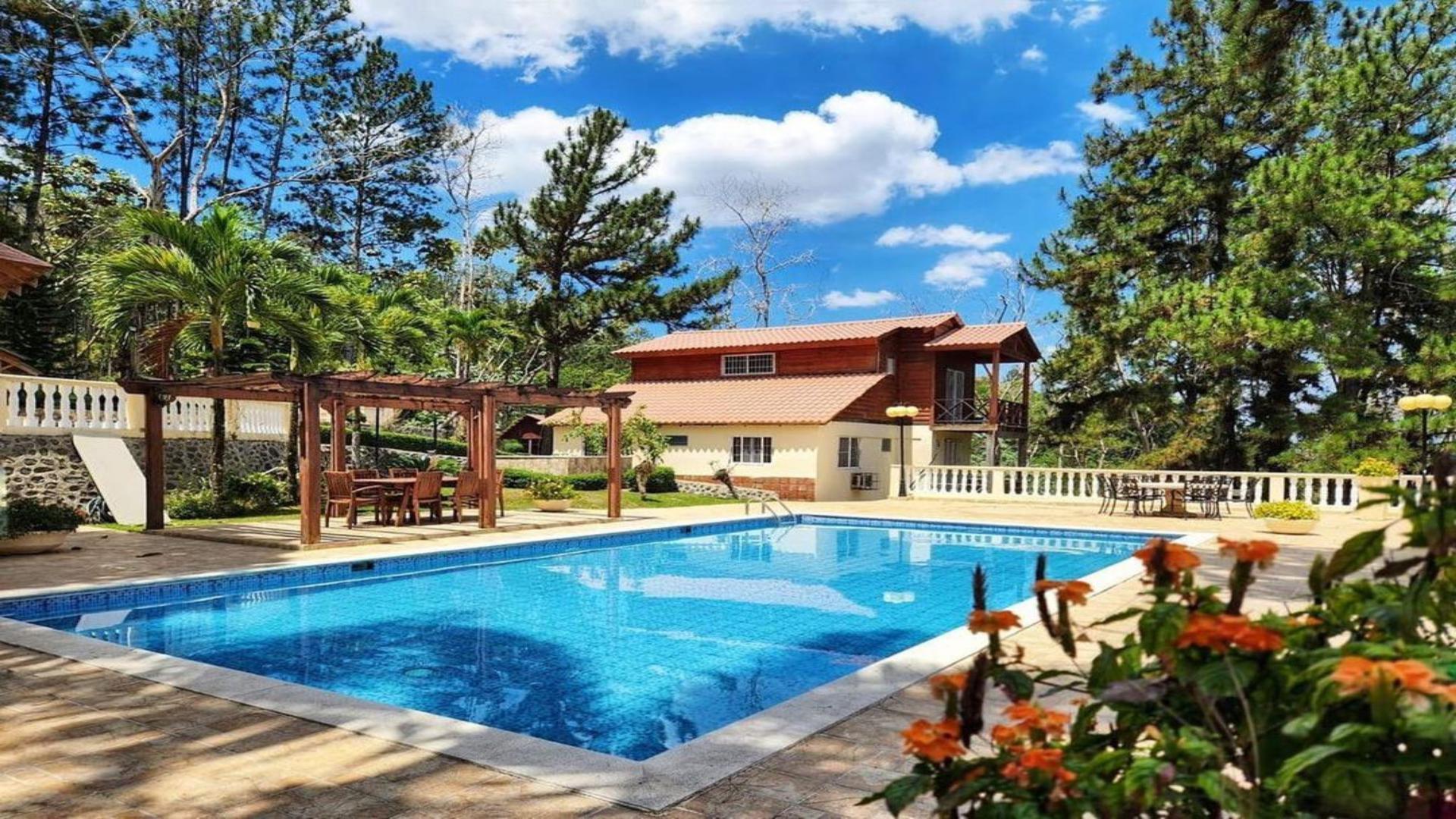 casas vacacionales y villas - Villa en Bonao con piscina de oportunidad rodeada de área verde 0