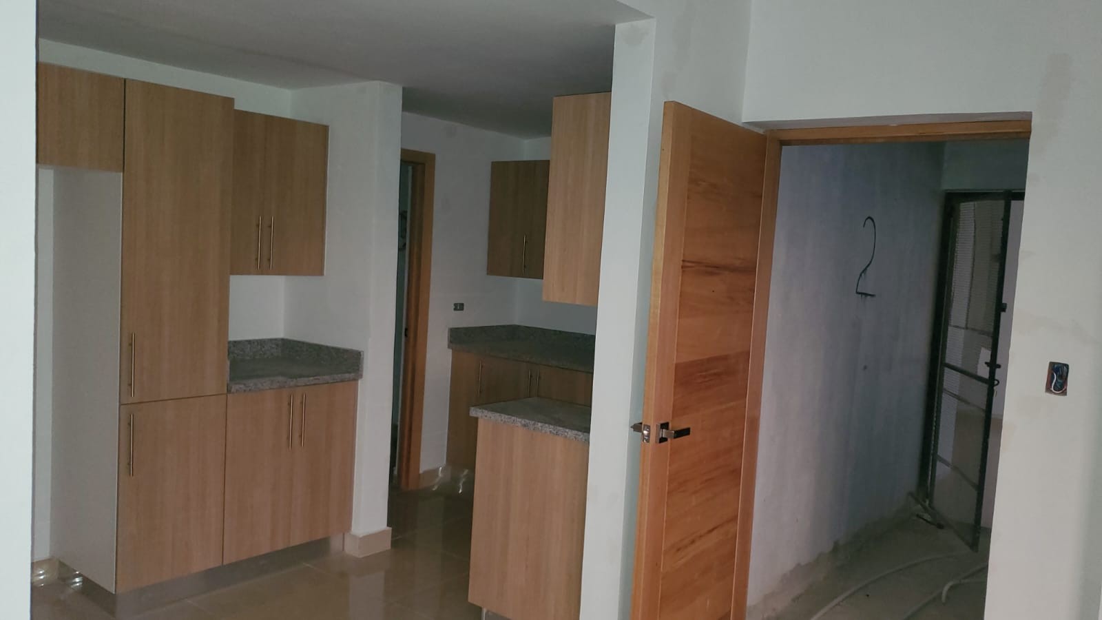 apartamentos - Apartamentos de primera, terminados, grandes, 2 parqueos, San Isidro/ Ecológica 4