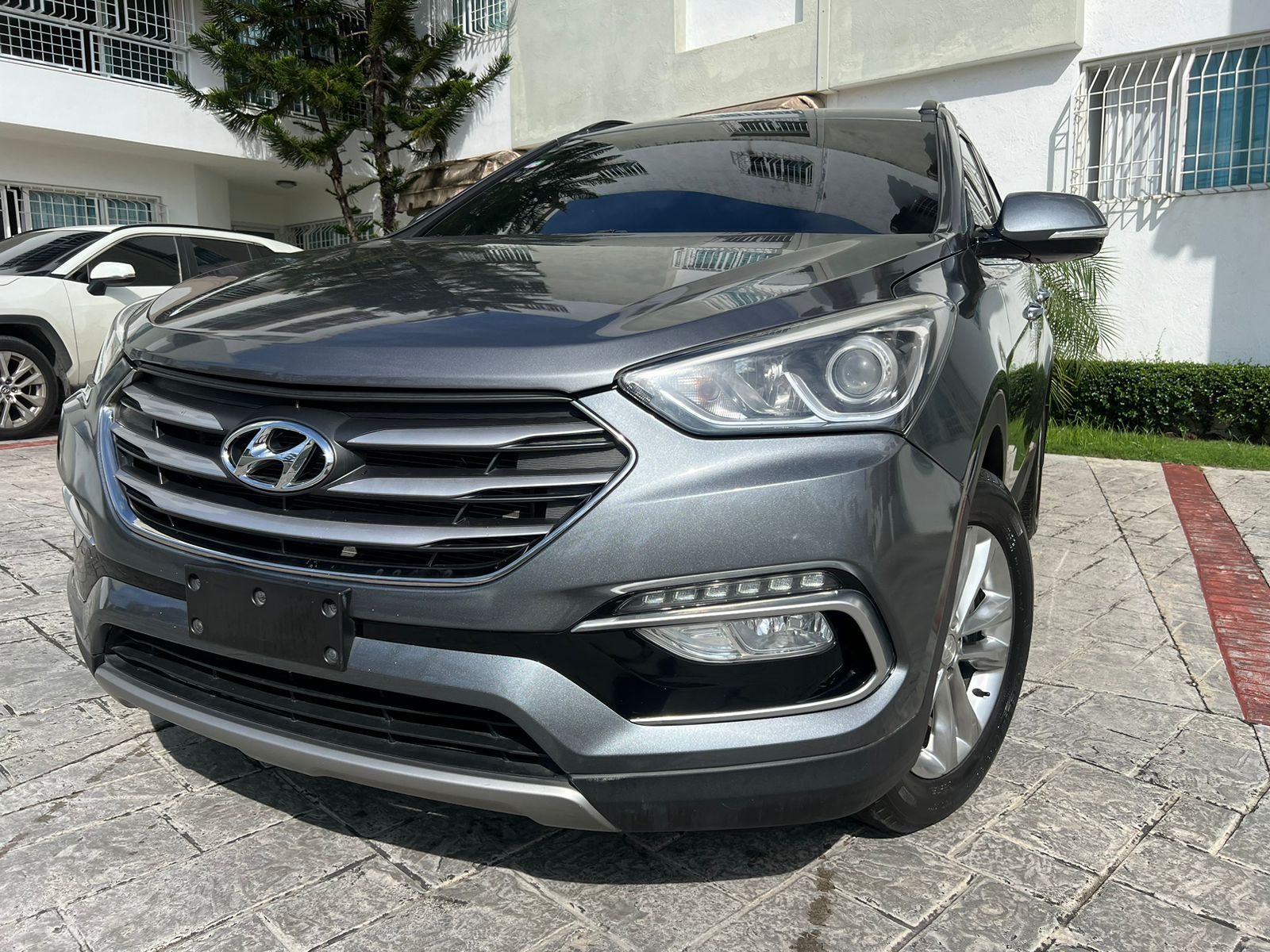 jeepetas y camionetas - Hyundai Santa fe 2016 impecable  2