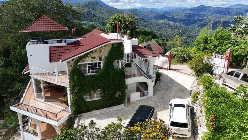 casas vacacionales y villas - Lujosa e Impresionante Villa con vista 360 en la Colonia, Cambita San Cristobal 5