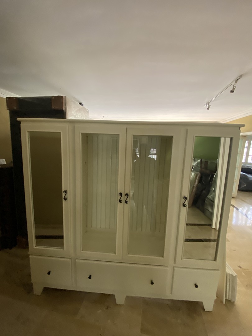 muebles y colchones - Elegante mueble de caoba blanco: Versátil, funcional y con espacio para todo