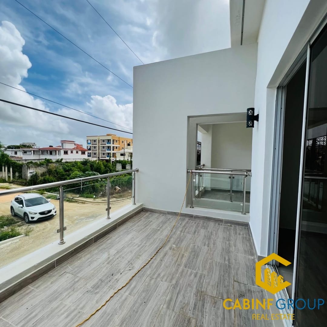 casas - Casa de 3 niveles en venta ubicada a 3 minutos de la av.ecológica  6