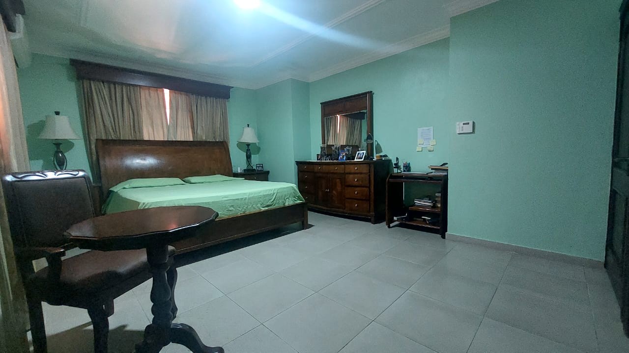 apartamentos - Se vende hermosa casa en Los Tres Ojos 5