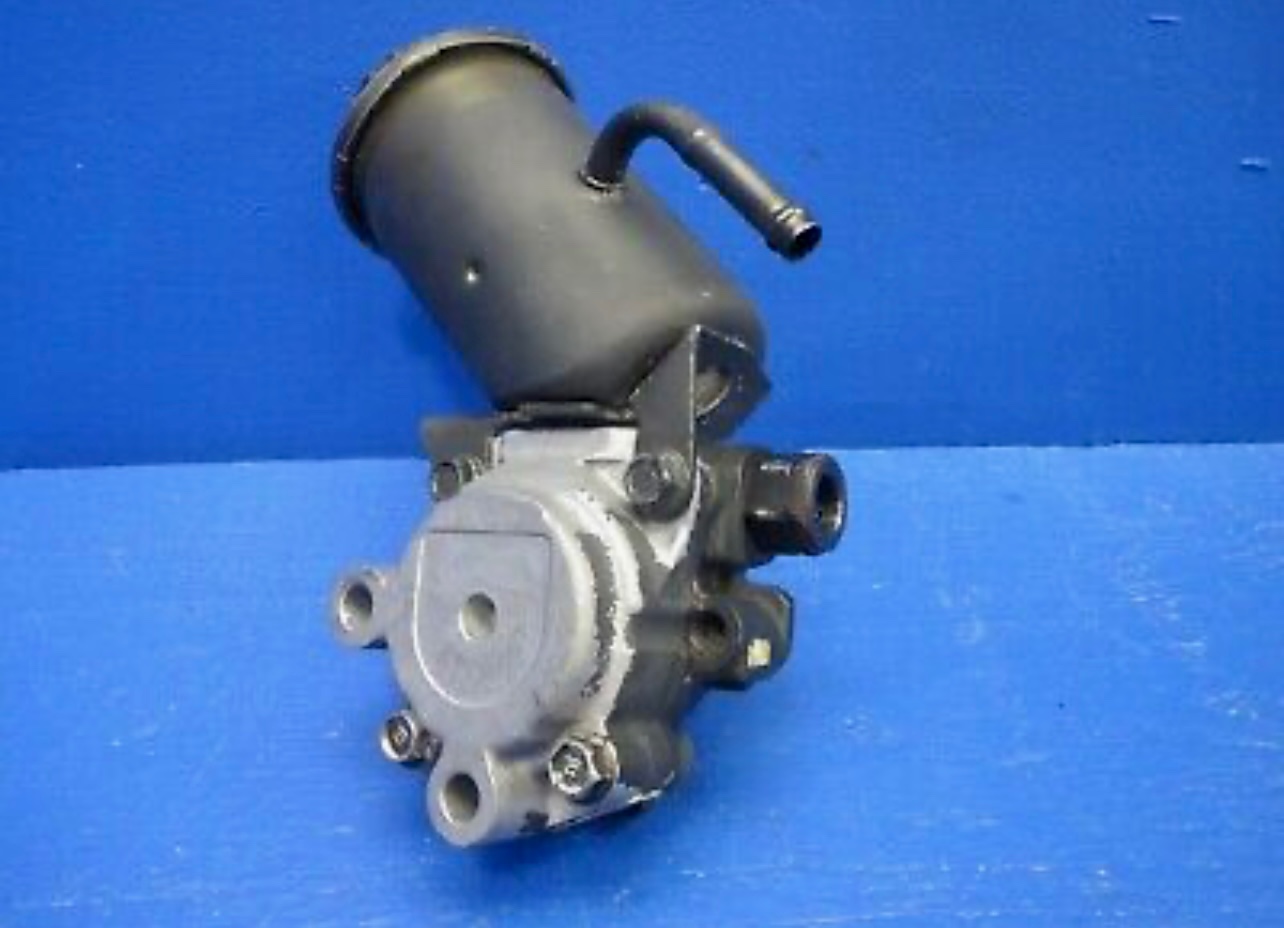 repuestos - Vendo Bomba hydraulica para Toyota 1998 4Runner power steering pump