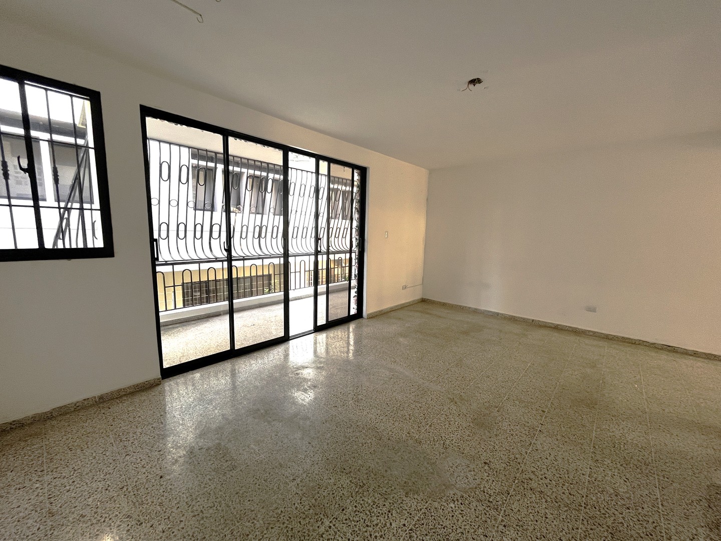 oficinas y locales comerciales - Local Comercial en Alquiler en Julietta Morales de 175 m2. Segundo Nivel