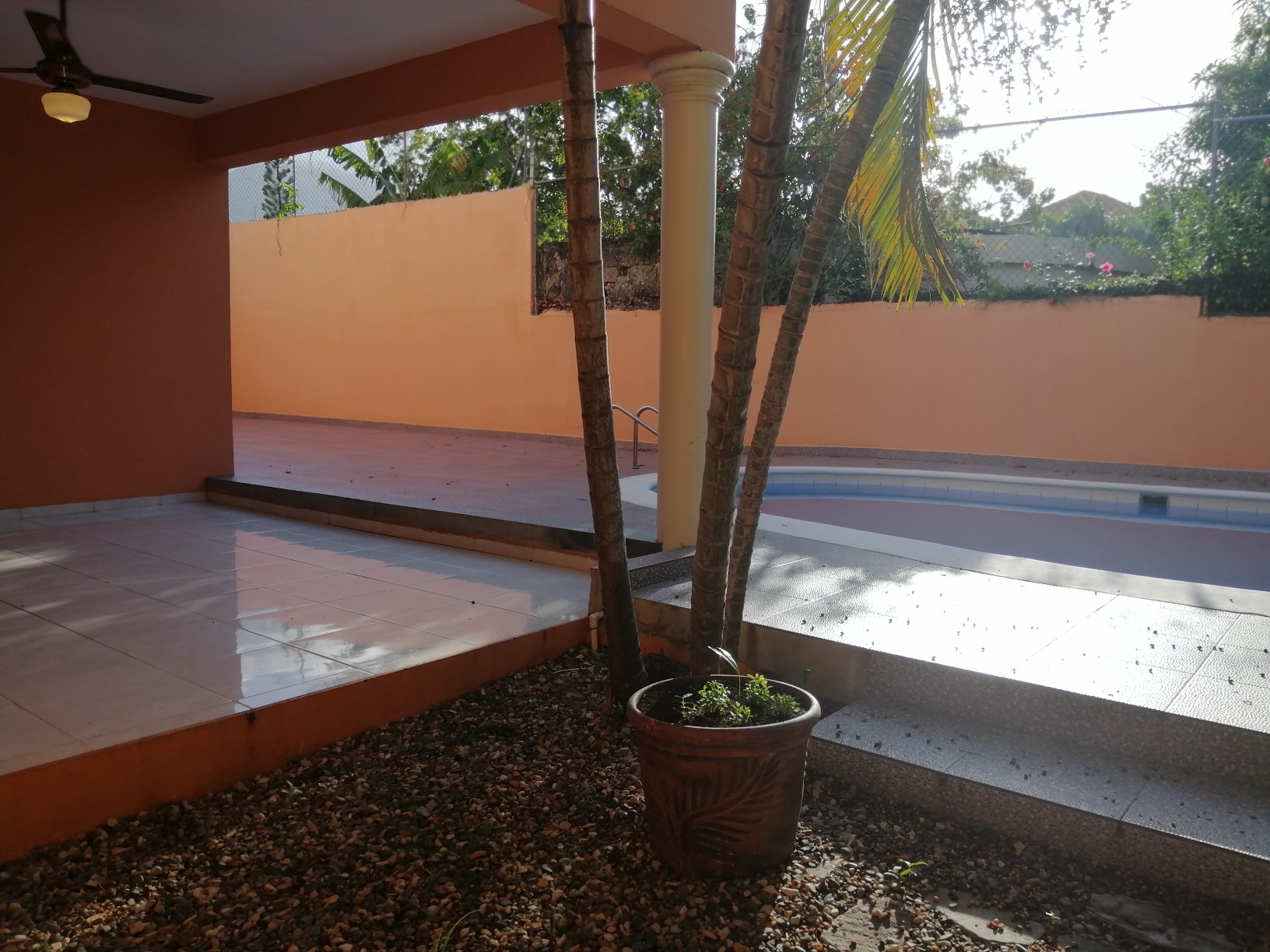 casas - Casa espaciosa con piscina y jardín residencial privado cerca de todo 3