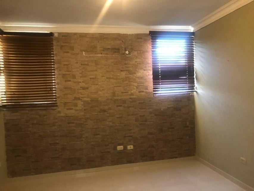 apartamentos - Apartamento de 3 dormitorios cuarto de servicio parqueo 1