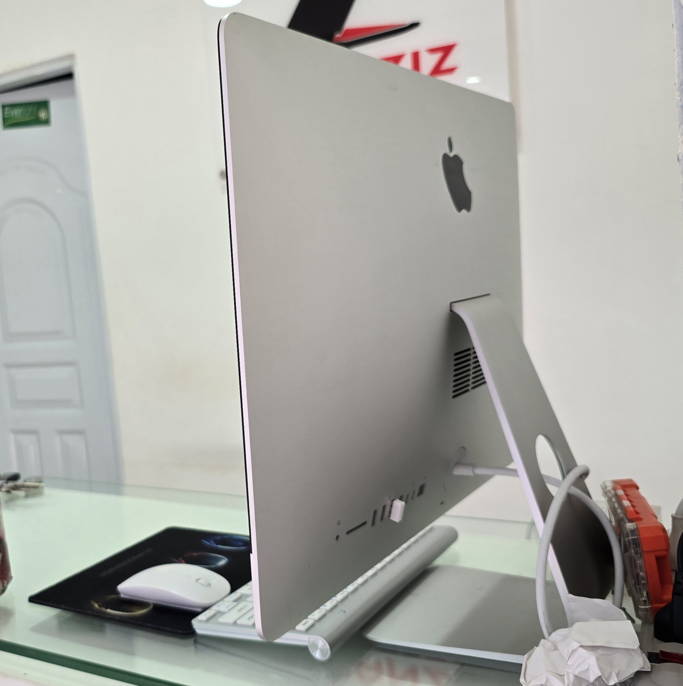 computadoras y laptops - Apple imac 27 Pulg Retina Core i7 4.2ghz Ram 16gb Disco 512gb Radeon pro 580 8gb 1