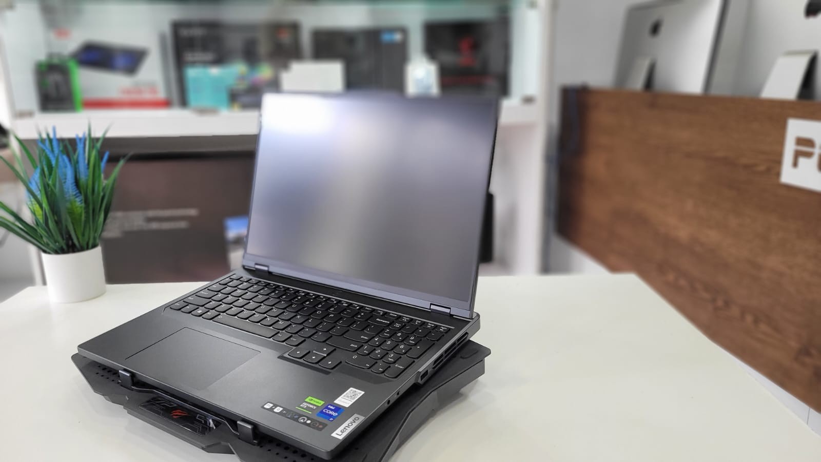 computadoras y laptops - Laptop GAMING LENOVO LEGION 5 PRO i7 RTX 4070 NUEVA + REGALOS!🎁